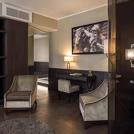 Life Hotel 4*